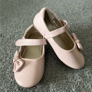 Girls pink dress shoes